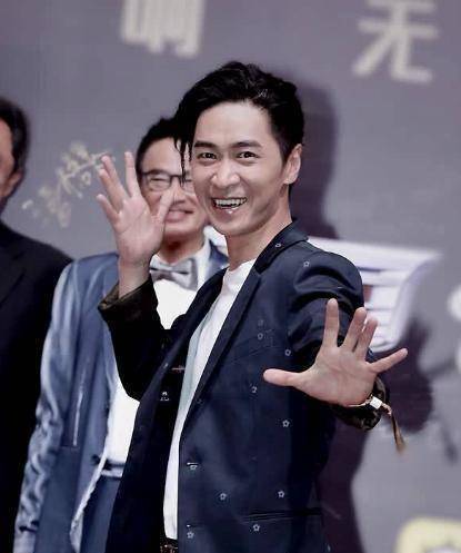 《欢乐喜剧人》王宁小品笑料不足,离开麻花后为何越来越尴尬呢?