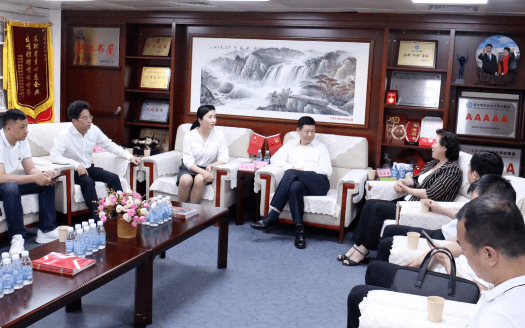 5月19日下午,深圳市工商联党组成员,二级巡视员侯海陪同温州市委统战