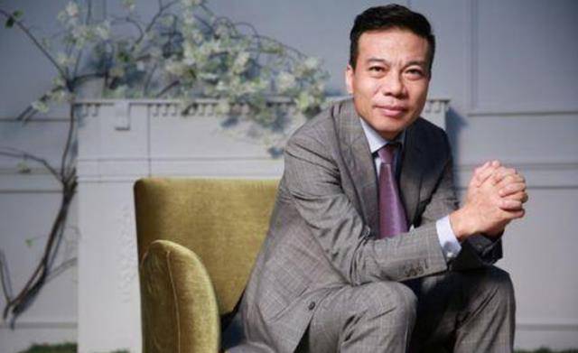 04最后一位是杨元庆,名副其实的名牌大学生,上海交大毕业.