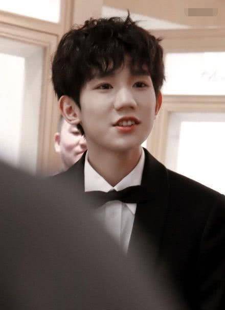 《青你2》乃万撞脸王源,看到生活照后确定不是亲妹妹?_训练_顶流_网友