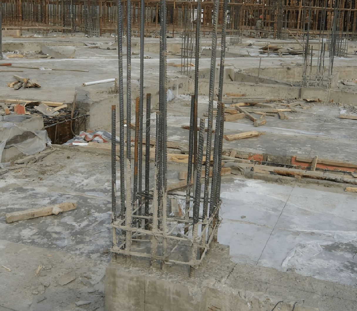 柱子的施工缝可以留置在水平方向的板面或梁底.