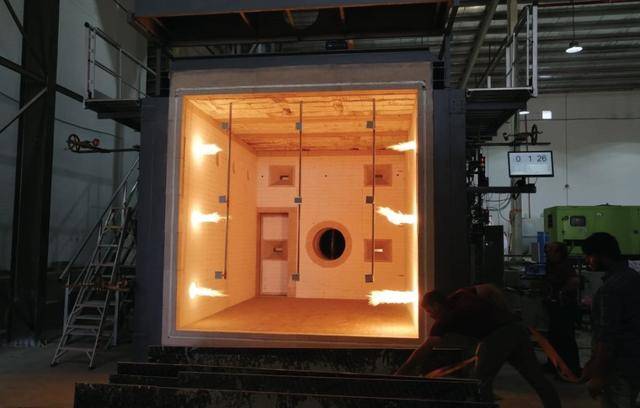 耐火性能试验炉通风管道耐火试验中炉内的情景