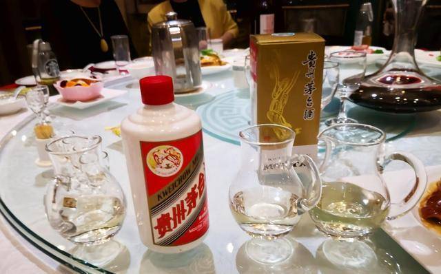 长沙兄妹三人飞到深圳赴宴,他们喝了几杯茅台酒,饭都没吃,转身就被