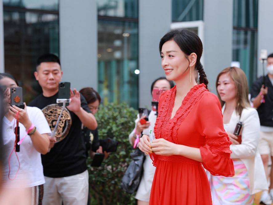 50岁张庭身材如妙龄少女,方法来自……_运动_孩子_事业