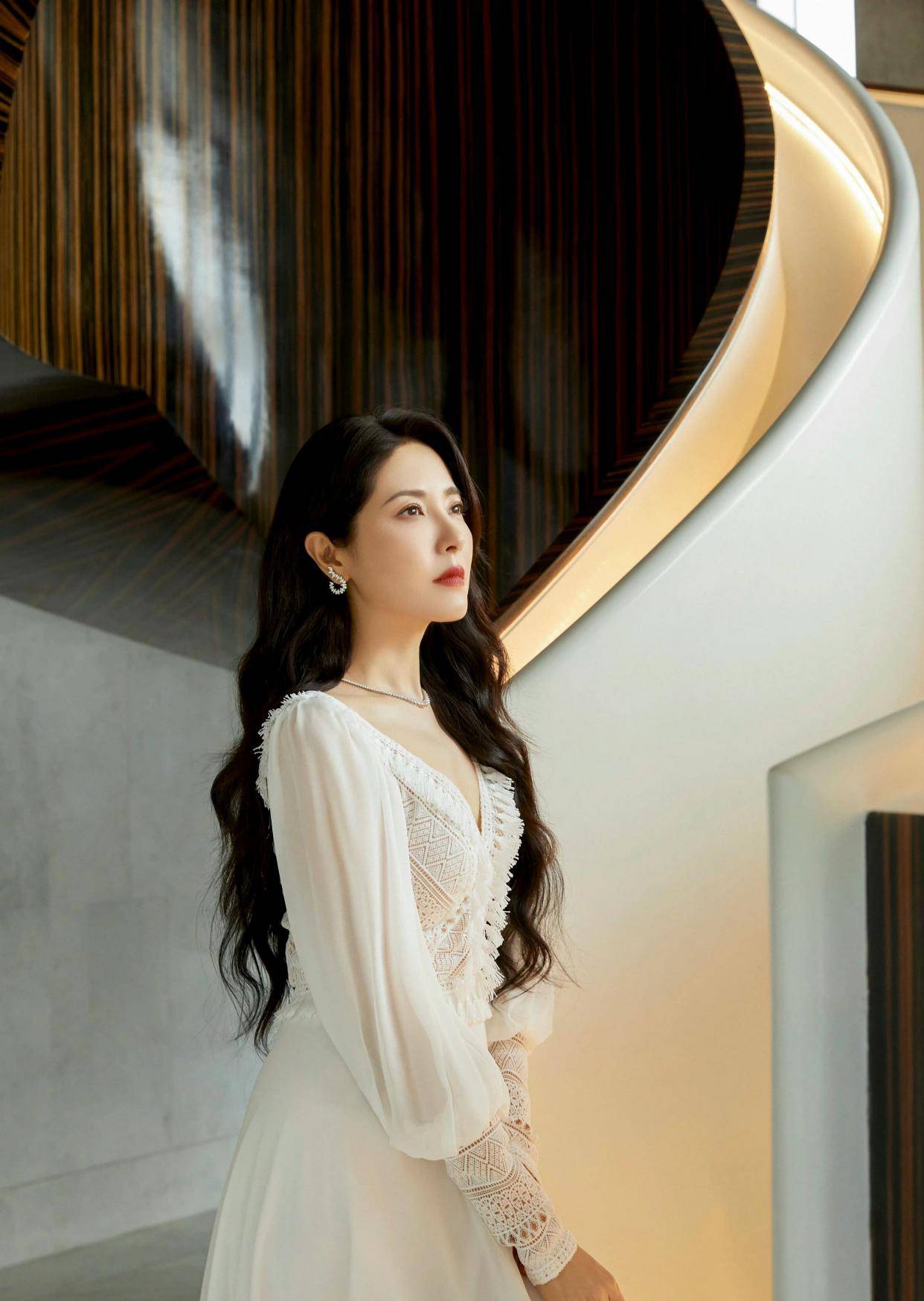 女神姐妹曾黎,李小冉,46岁状态不减当年_活动_品牌_刘晓庆
