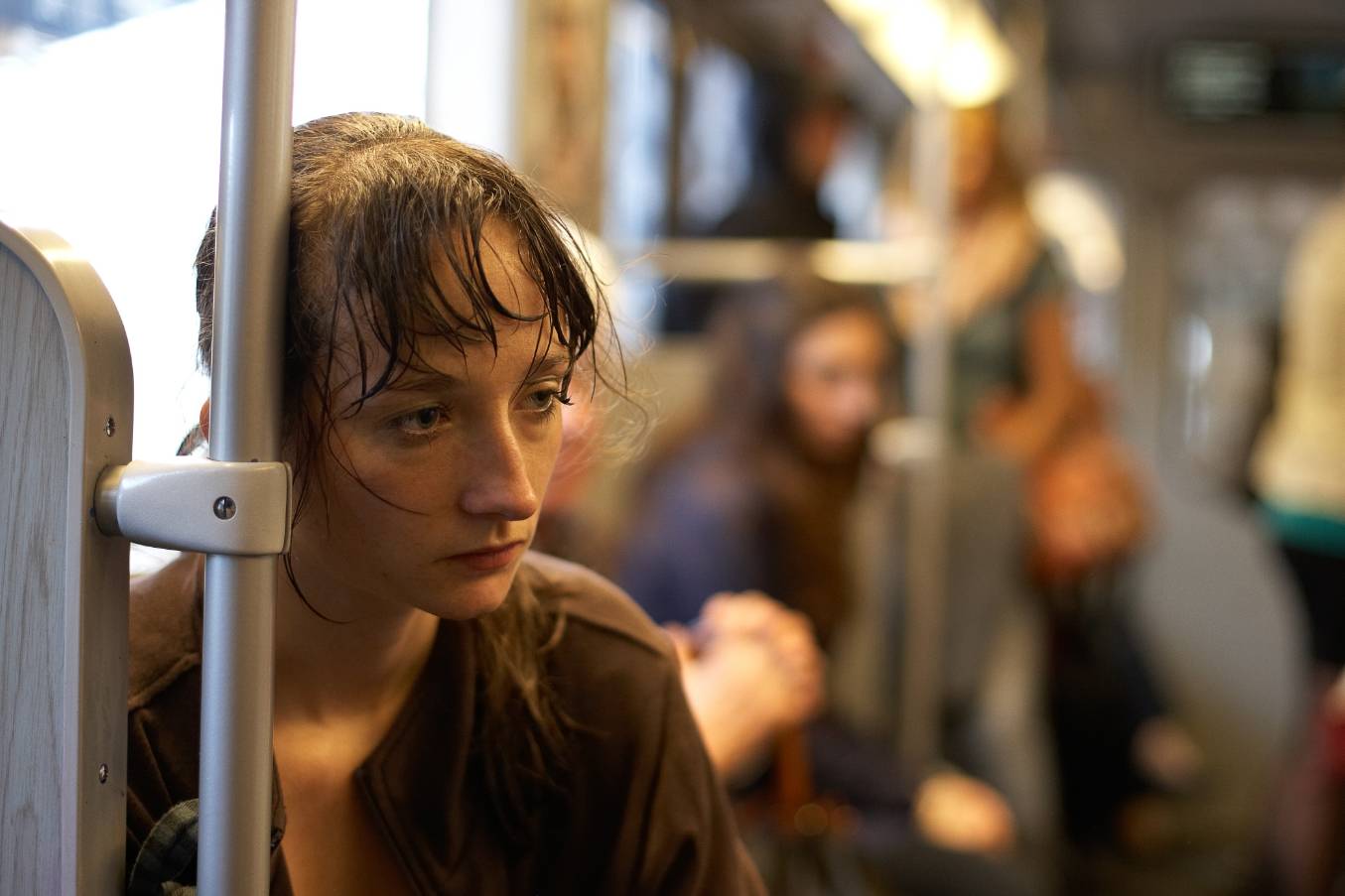 《壳中裂缝》,我们选择了一具躯壳,来适应这个世界