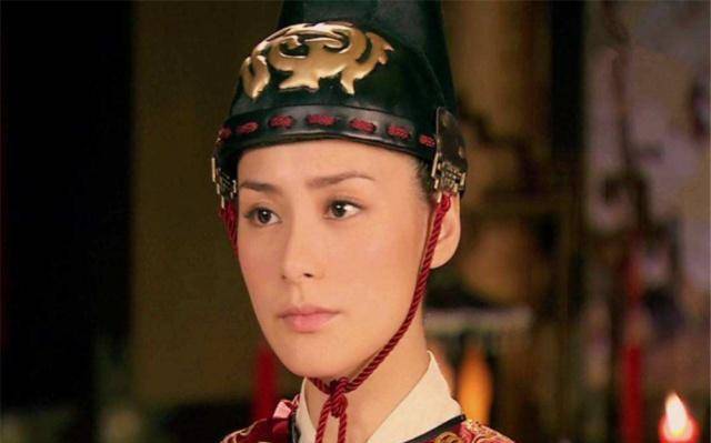 上官仪是唐高宗在位时的宰相,后来因"离间二圣,无人臣礼"的罪名被斩首