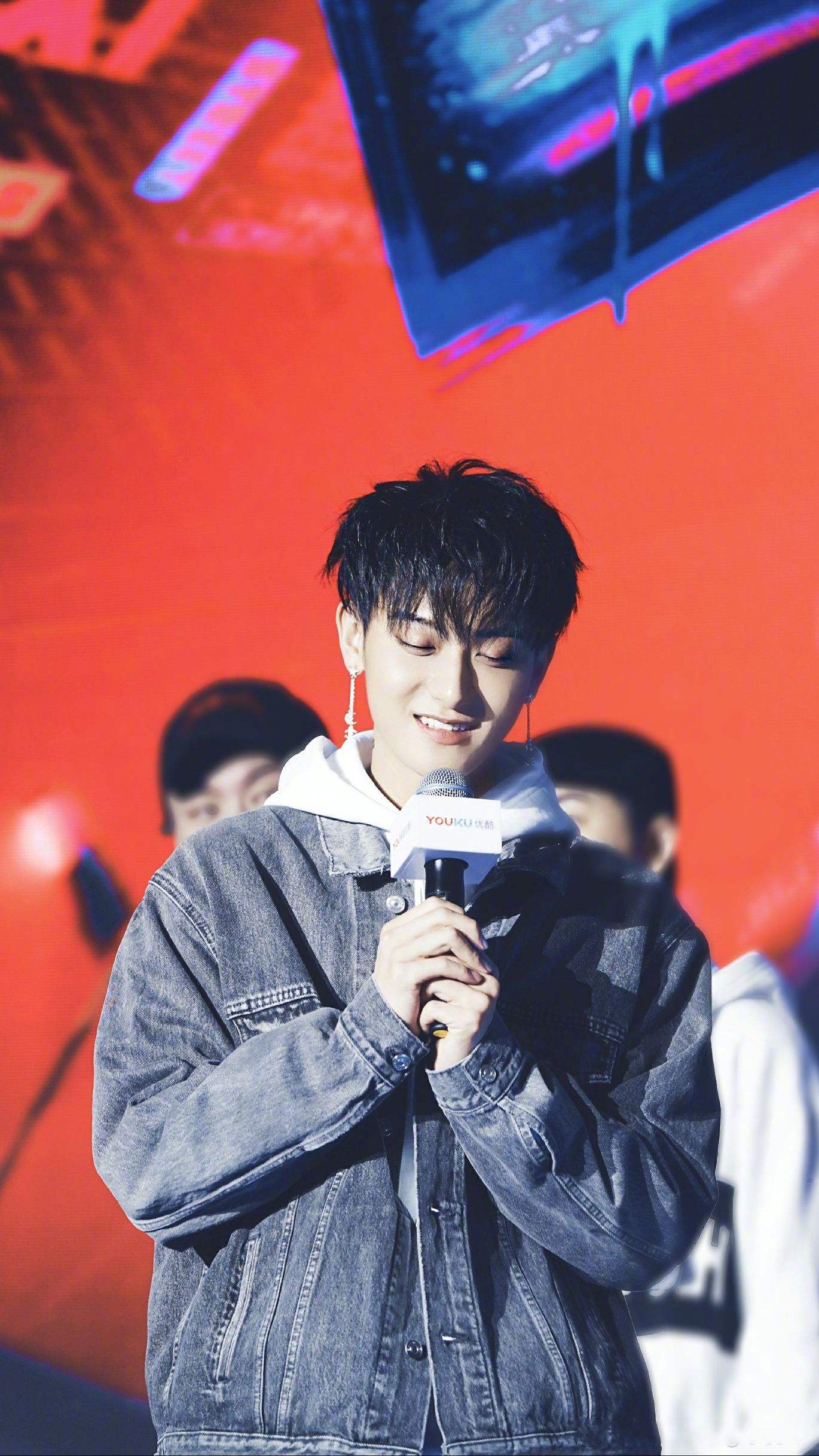 开私人飞机,住千万豪宅,黄子韬:不当明星就回家继承200亿遗产_黄忠东