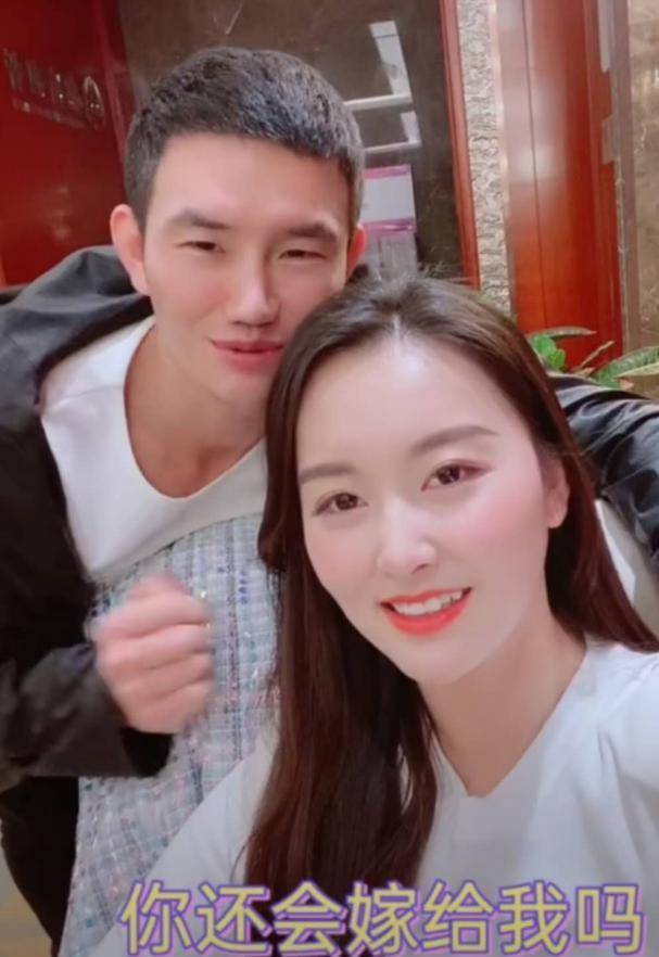 谢孟伟_老婆_张嘎