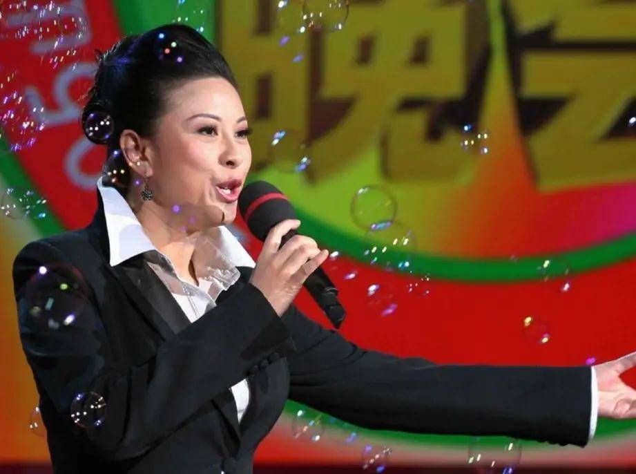 与电视主持酒吧嗨玩,容貌大变无人识_梁雁翎_周洲_好友