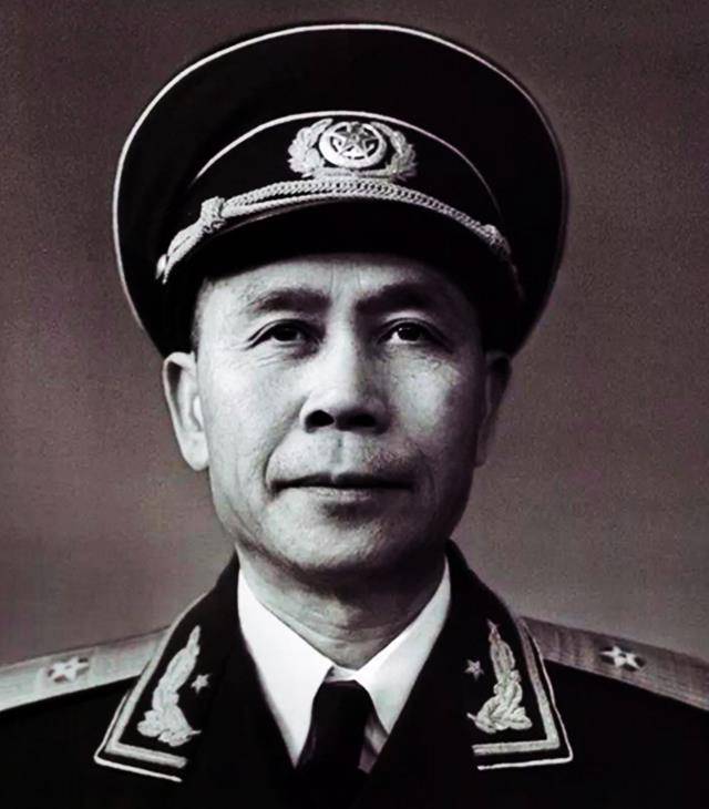 策反了国民党重庆号巡洋舰舰长邓兆祥,其舰上的全部官兵也跟随他起义