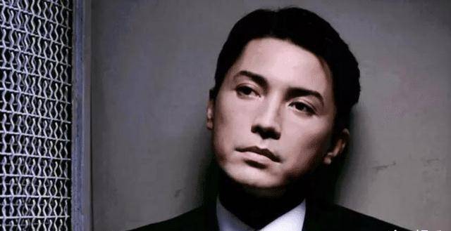 爱过陈冲,让林青霞迷恋的尊龙,为何68岁却只有狗和2棵树相伴_电影