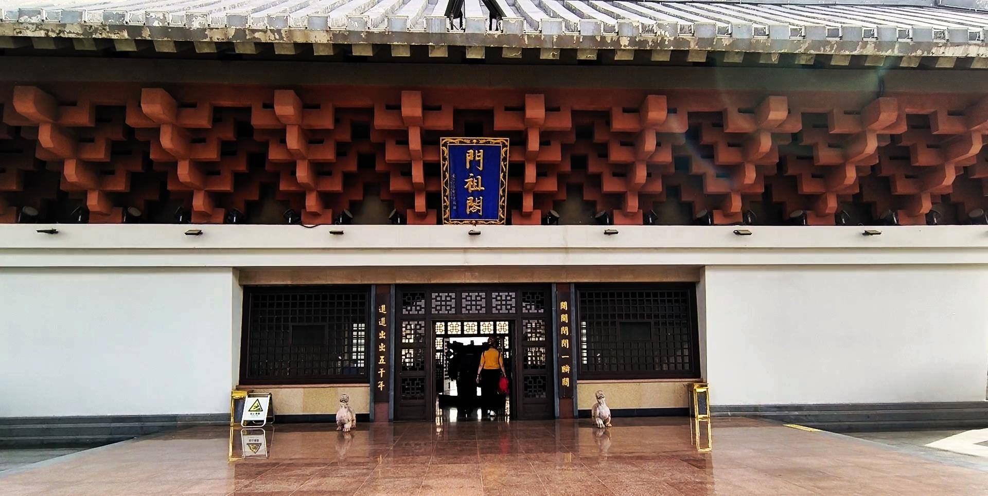 中国第一座门文化旅游景观 展现中华民族历史渊源的华夏文明纪念碑