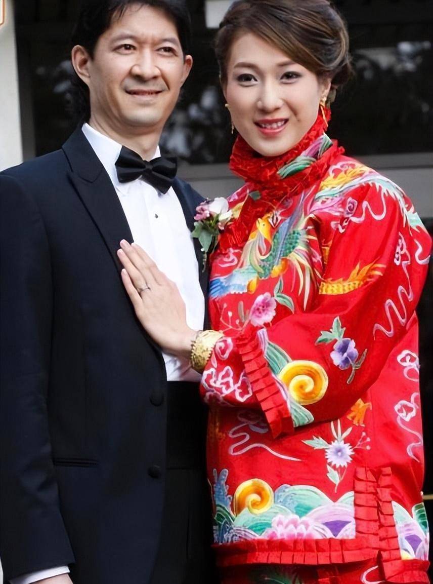 38岁港星钟嘉欣现居温哥华,结婚6年生3胎,老公年收入近500万_角色