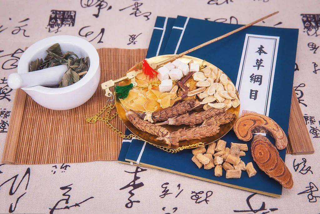 腹胀一年诸药无效,仲景妙方巧治疗,一服即知!_乌梅_行气_肚脐