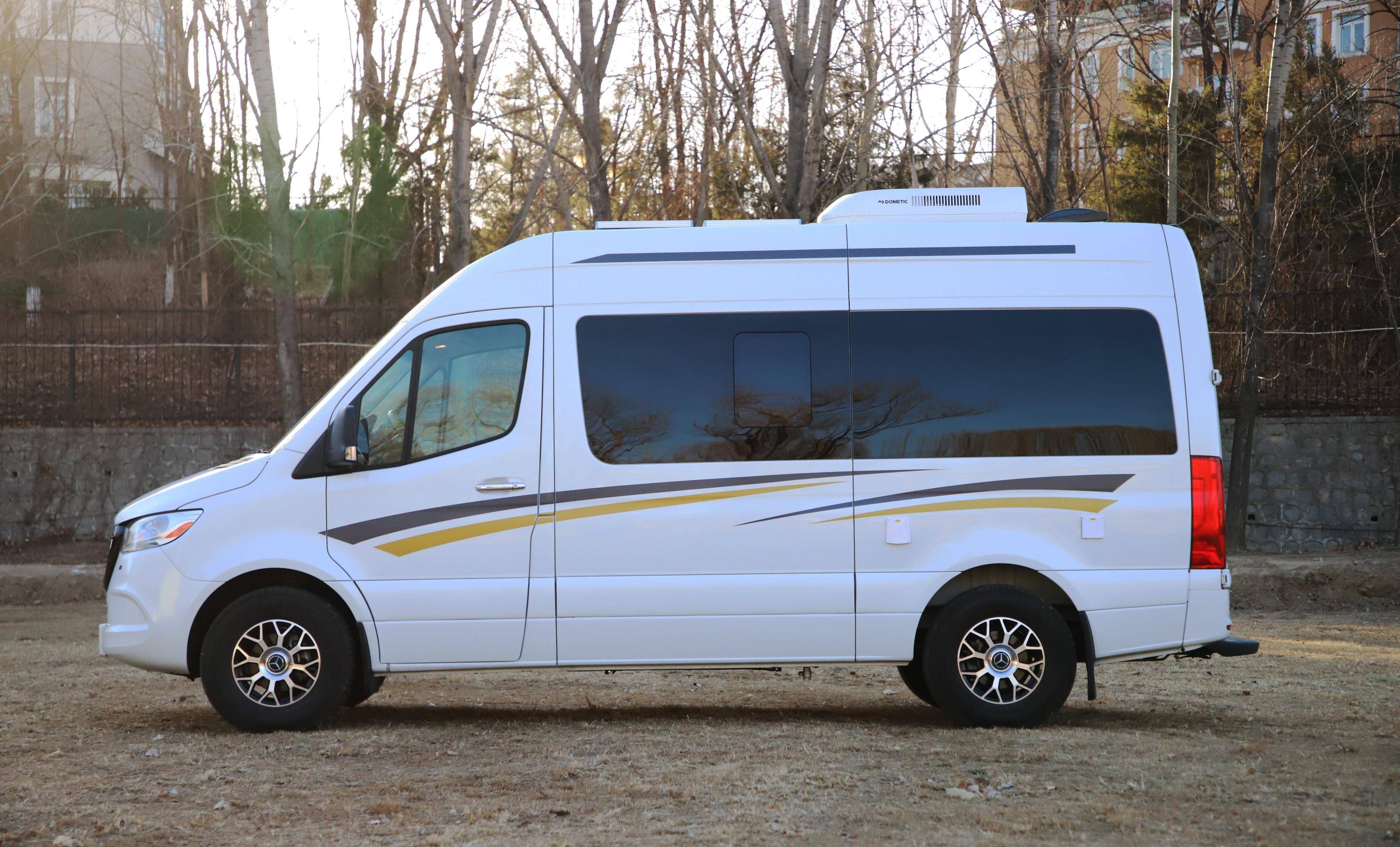 商旅2用,配6座1床,有厨卫,奔驰斯宾特房车!男人与家庭兼得!