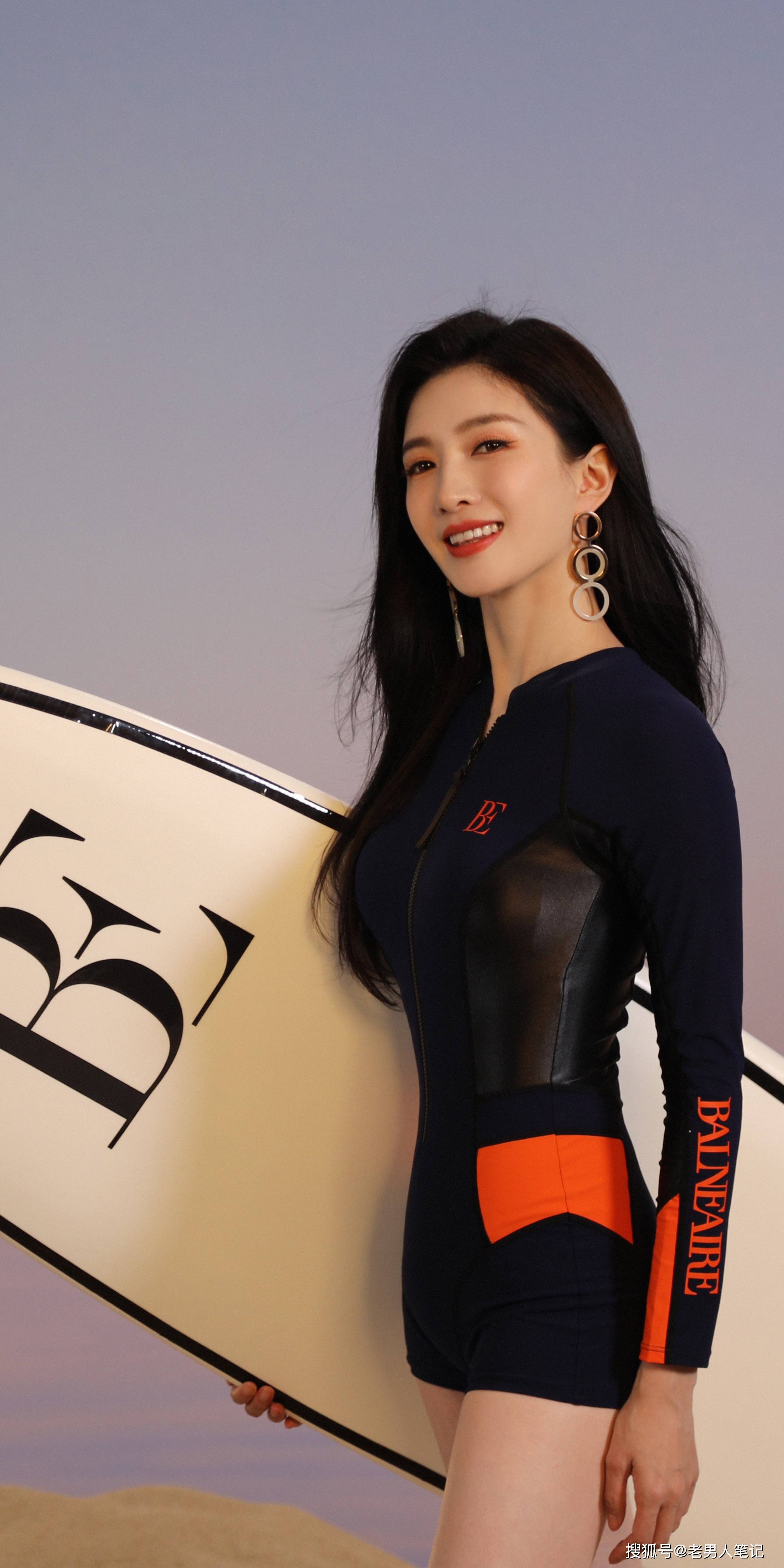 江疏影罕见秀身材,身穿火龙果泳装,满满的夏日风情_泳衣_魅力_气质