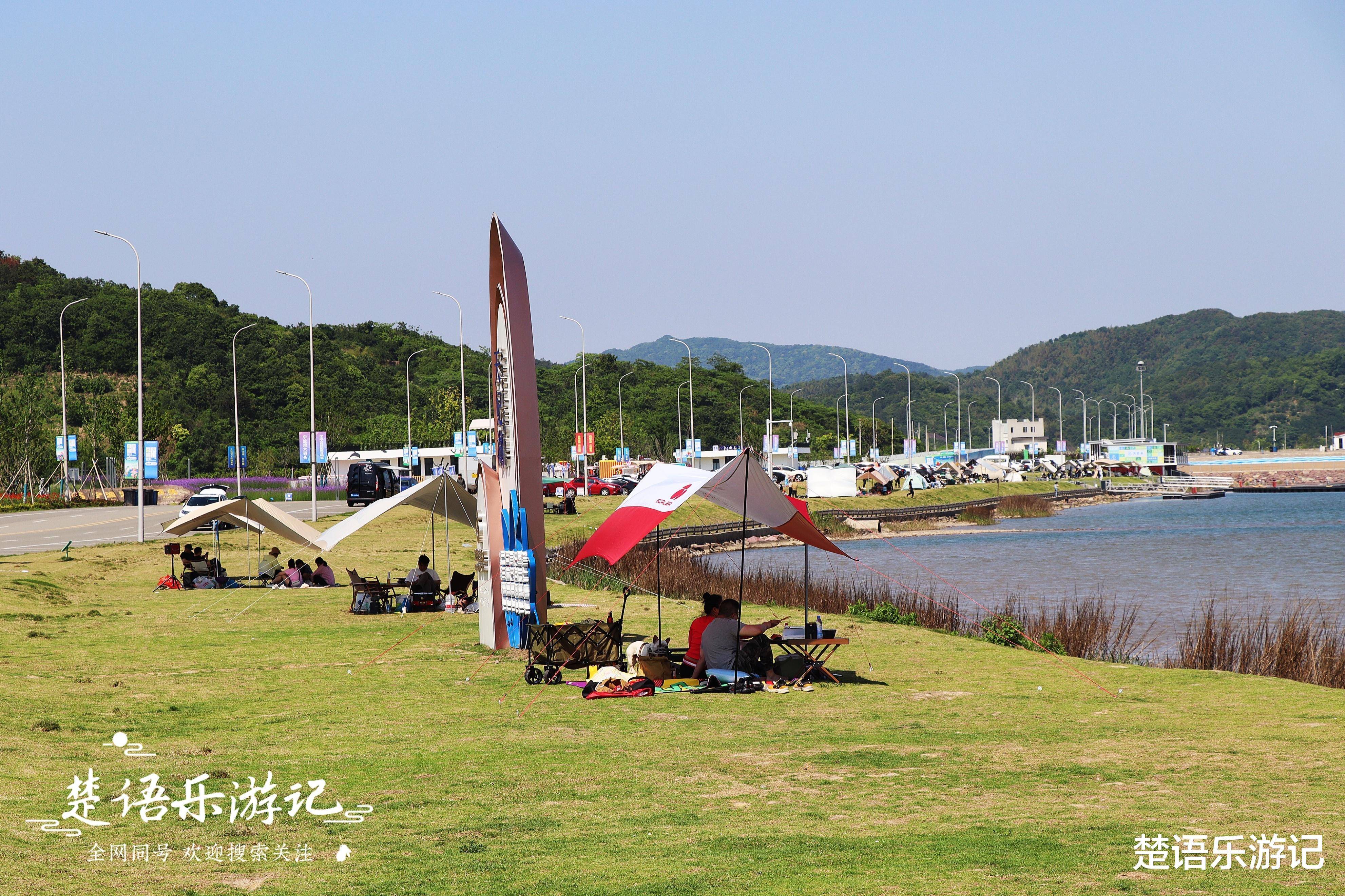 芝樱谷坐落在应家棚村和天妃湖之间的黄泥岙.