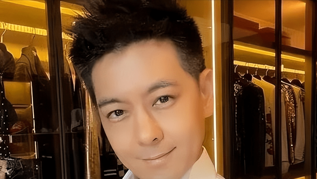 48岁林志颖车祸后罕露面,携娇妻在米兰看赛车,胡子拉碴大变样_网友