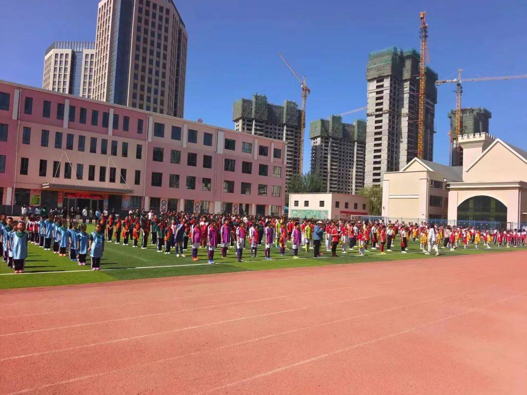 包头市青山区三星小学举行第九届"校长杯"足球班级联赛_赛场_校园