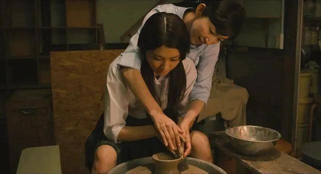 《白百合》:中田秀夫首部风月电影作品,深度拷问现代女同志关系