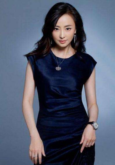 她从空姐转型当演员,出道19年没有任何绯闻,如今40岁依旧单身_林静