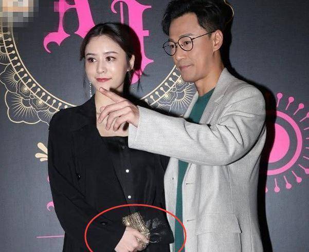 张馨月林峰宣布婚讯后首同框,被拍频遮肚疑有孕_未婚妻_婚礼_镜头