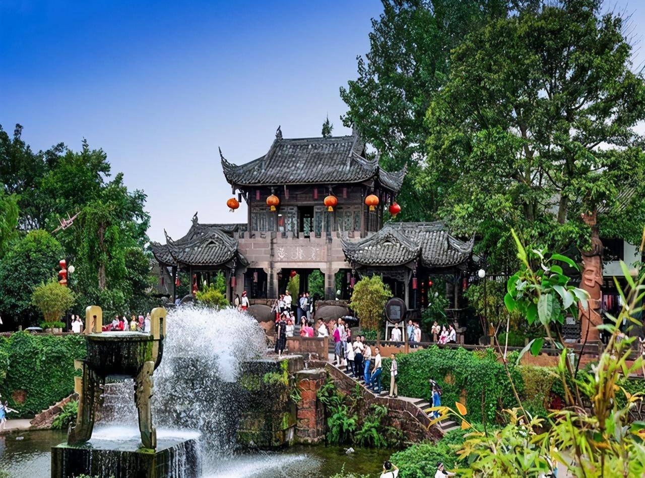 成都一座1700年历史的古镇,位于双流区,每年夏天吸引大量游客 - 四川风情