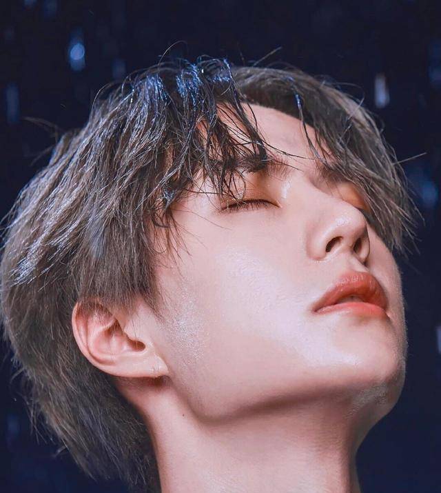 《有翡》路透:王一博变身话唠惹无数好评,粉丝:终于扬眉吐气了_赵丽颖