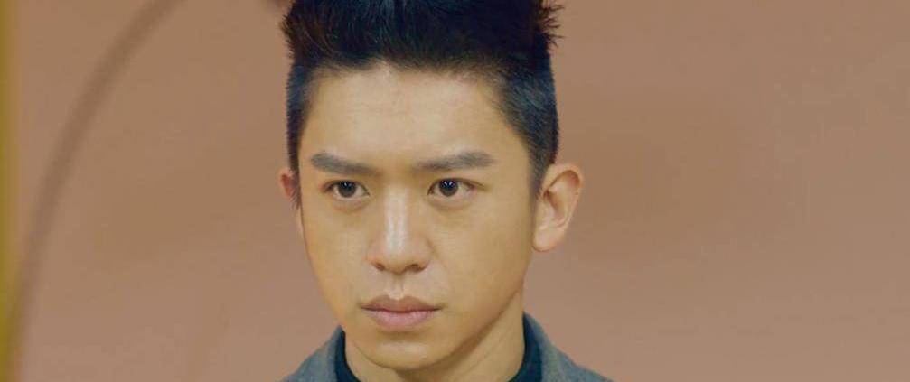 《硬击》上映,高冷保镖遇上傲娇小姐,梁小龙又来打酱油了_男保镖_电影