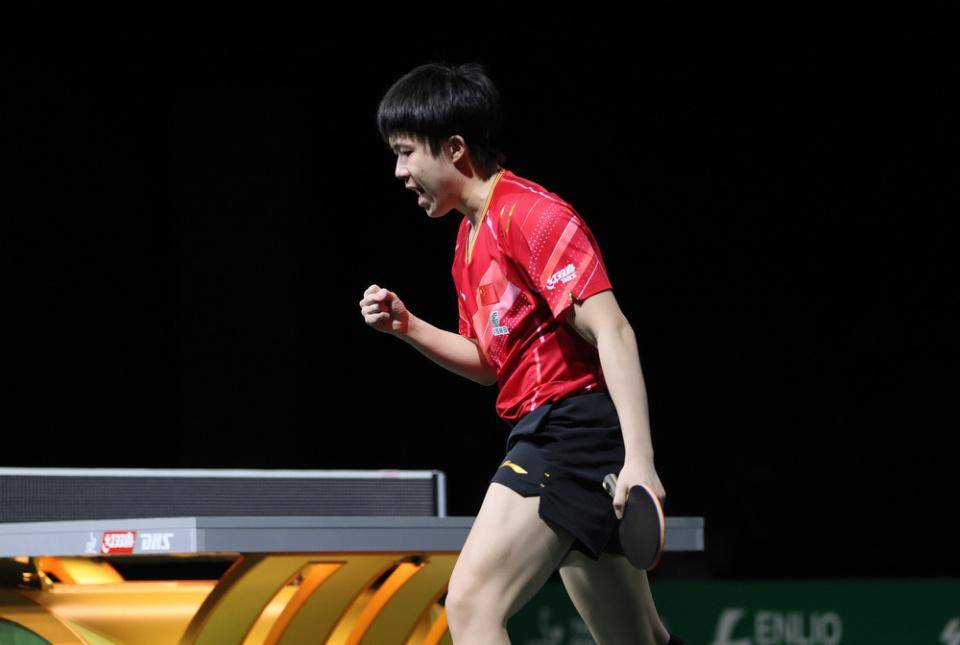 世乒赛:王楚钦淘汰日本冠军后,自称越赢越心虚,刘国梁提出担忧_比赛