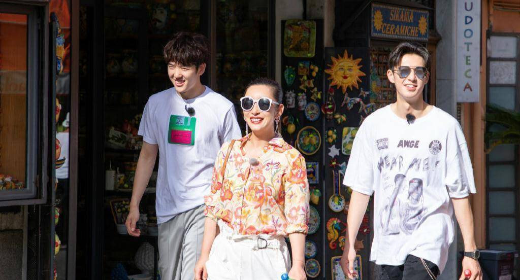 当秦海璐带领杨紫,仝卓与王鹤棣几位年轻人决定早餐吃泡面的时候,林