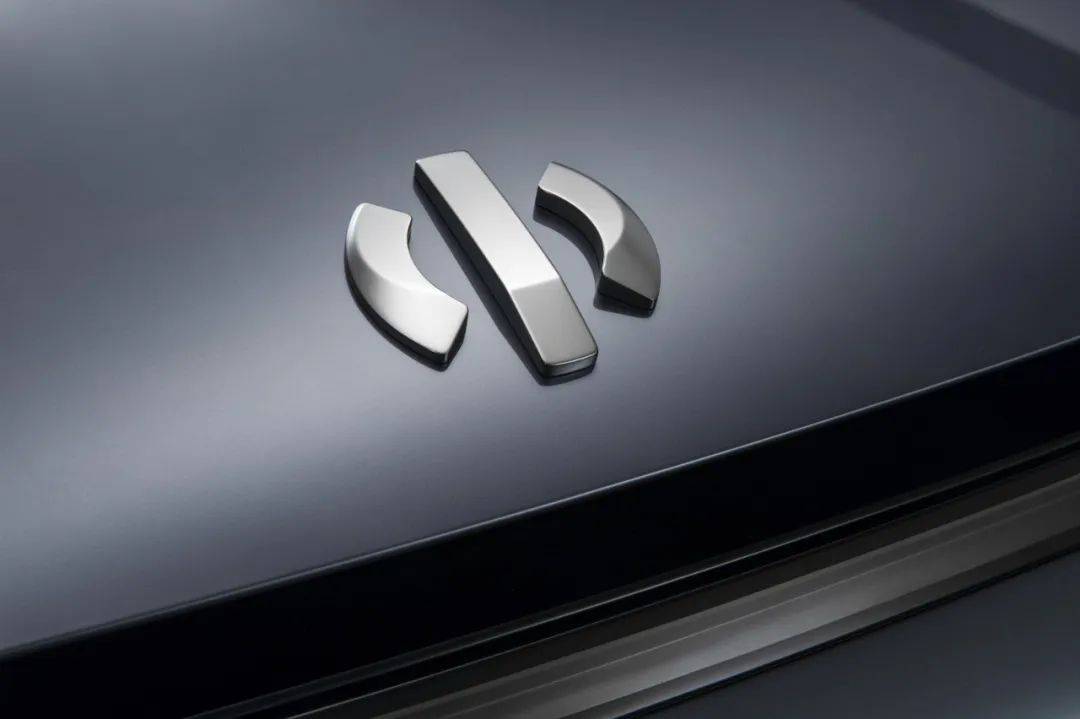 结果人家的解释是,极狐是"arcfox", 其中arc代表了