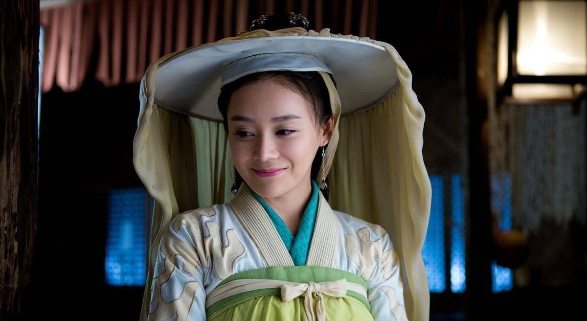 10个版本任盈盈,关之琳,张敏美艳,许晴演出金庸心中的魔教圣姑_舞蹈