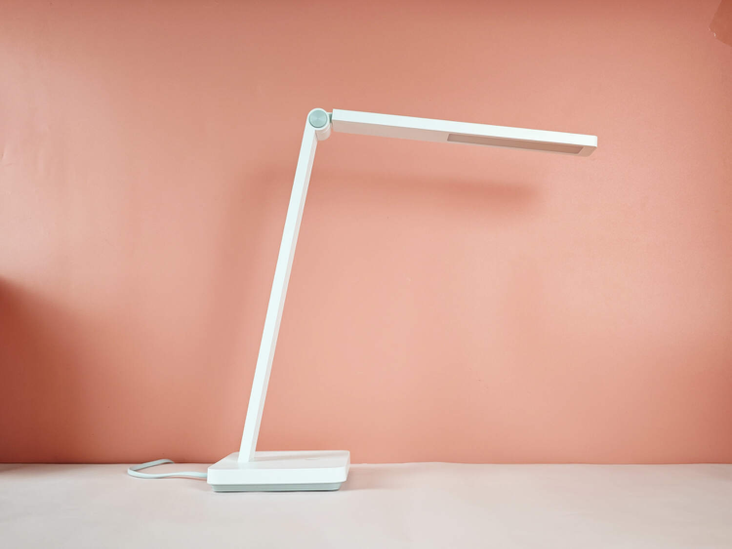 小米桌面好物,米家台灯lite开箱体验,配置三档调光 多角度调节_亮度