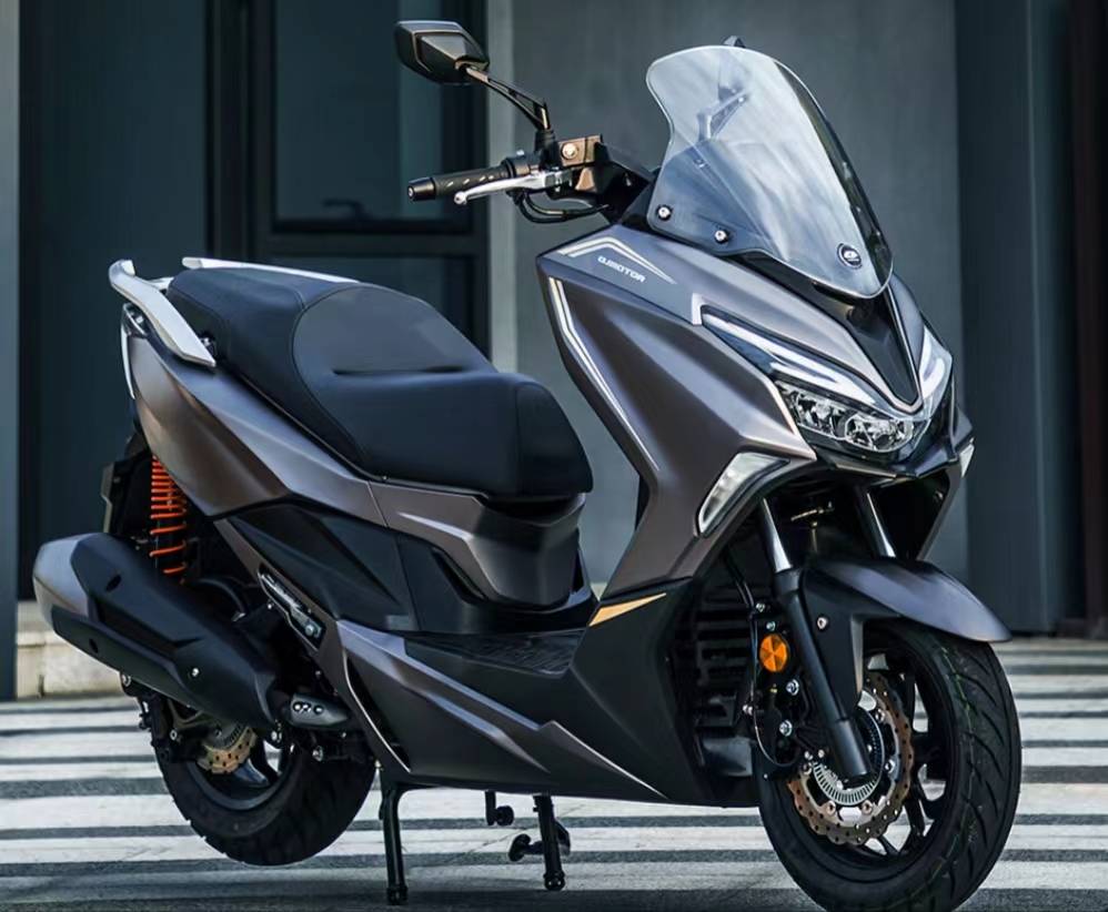 这款250cc平踏板,前后记录仪 abs tcs tft,为何一直不瘟不火?