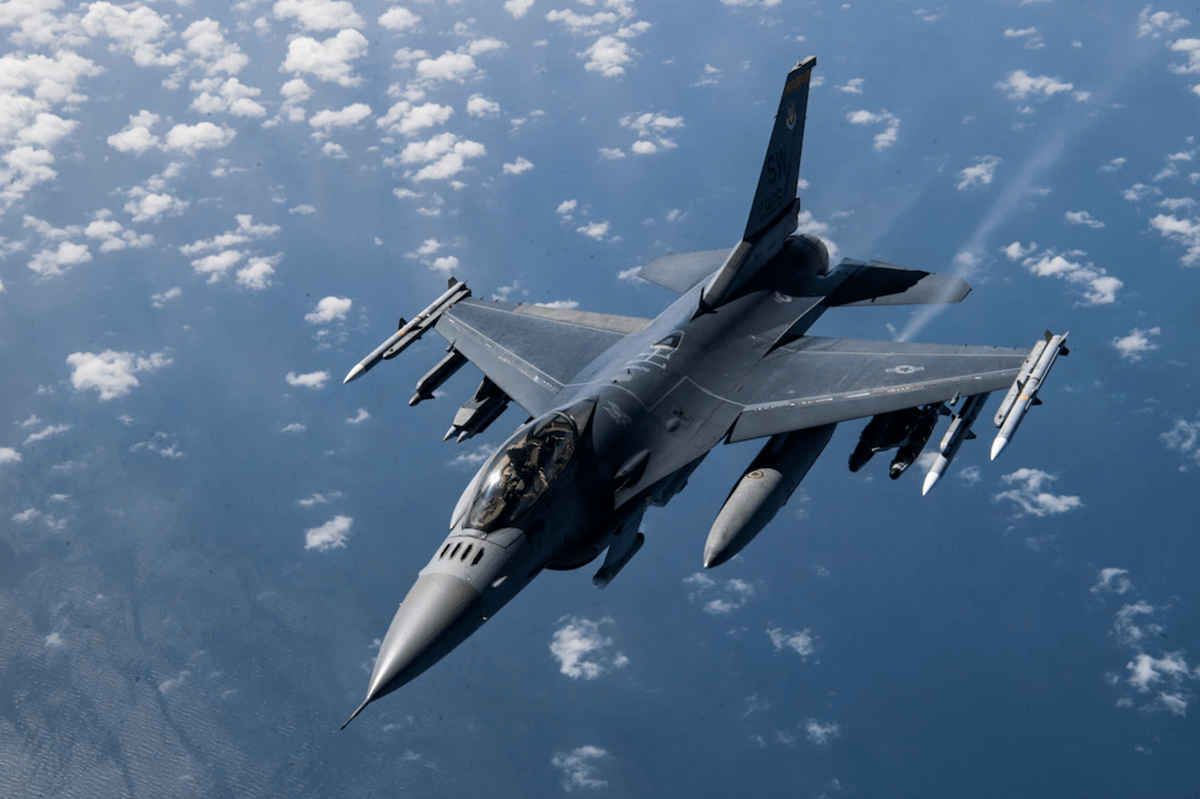 俄方戳穿西方阴谋,西方将让志愿者开着f16从北约起飞,帮乌作战_战斗机