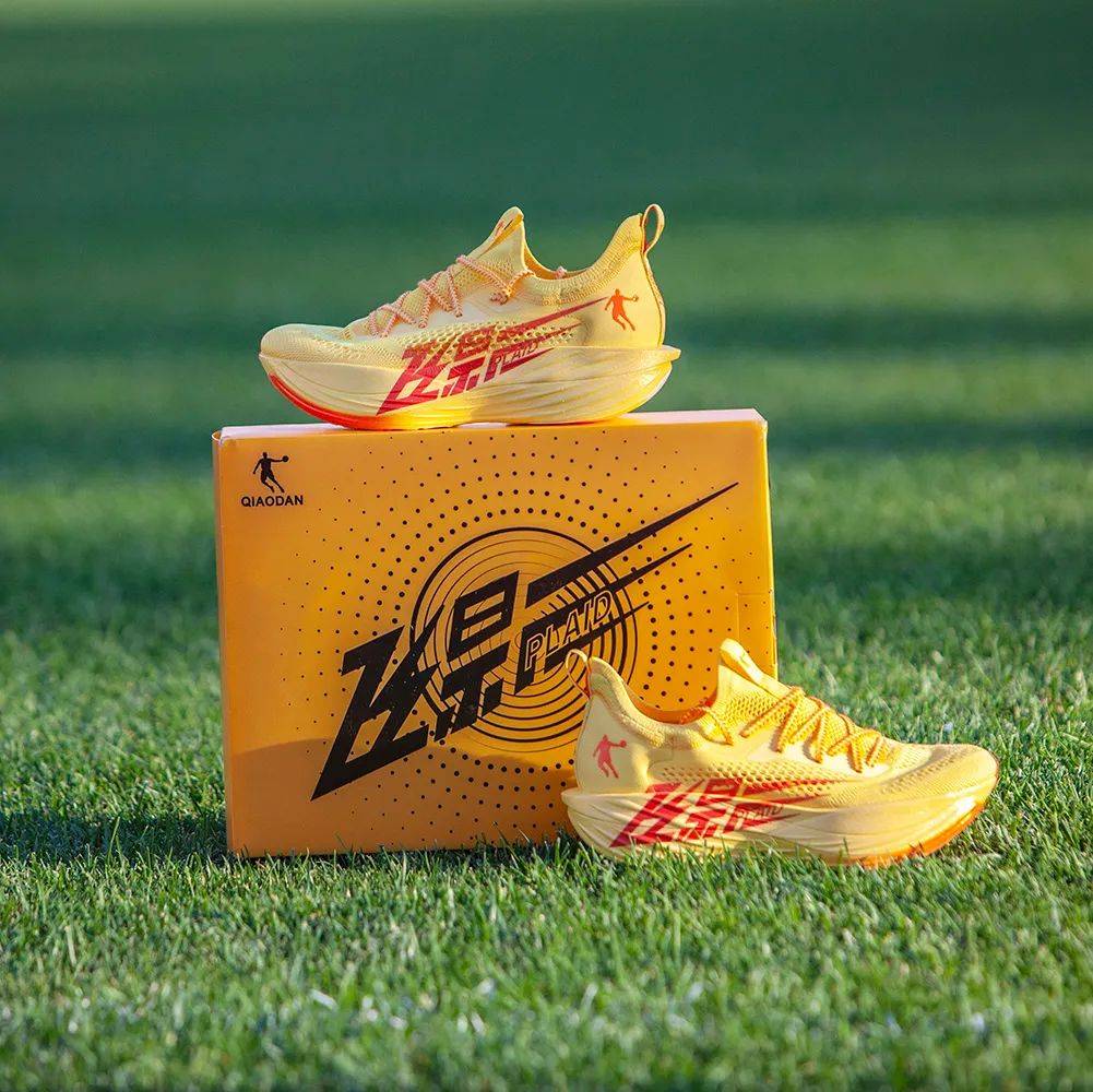 中乔飞影plaid跑鞋上市,对飞影pb3.0的速度再进化!_性能_设计_mm