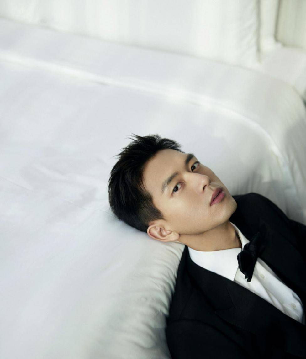 毫不费力的眼神,是李现的拿手好戏,看不清里面想表达什么意思,但却让