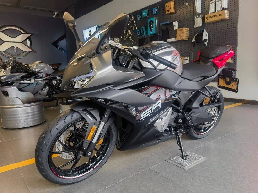 详细测评mv奥古斯塔dragster800rr|不甘世俗的西装暴徒_搜狐汽车_搜狐