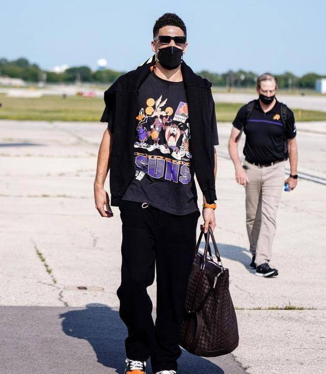 3位nba球员示范「夏天短tee」穿搭,夏季就是要来这件基本款!