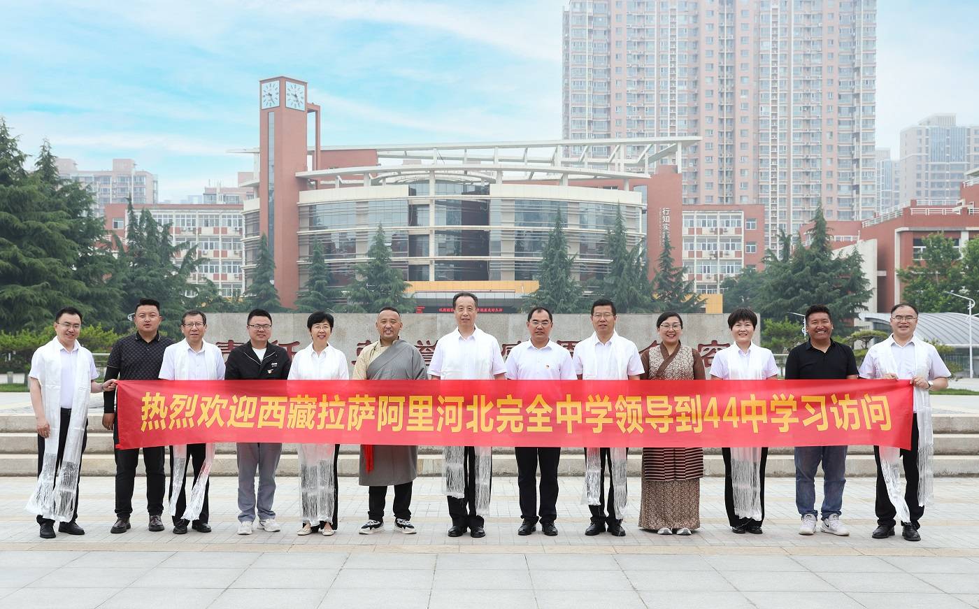 拉萨阿里河北完全中学领导班子到石家庄44中学交流访问_发展_教育