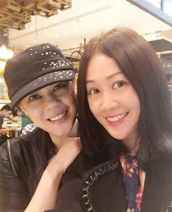 22岁出道,最具气质任盈盈,意外车祸险毁容,积极乐观面对苦难_梁佩玲