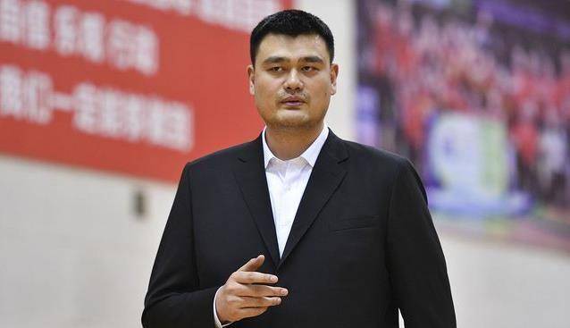 40岁姚明体重失控超400斤,妻子叶莉苦不堪言,9岁女儿是美身份_父亲