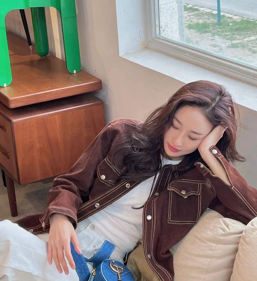 许潇晗,在国外出道两年欠债80万,回国发展后,成功逆袭_公司_演出_女孩