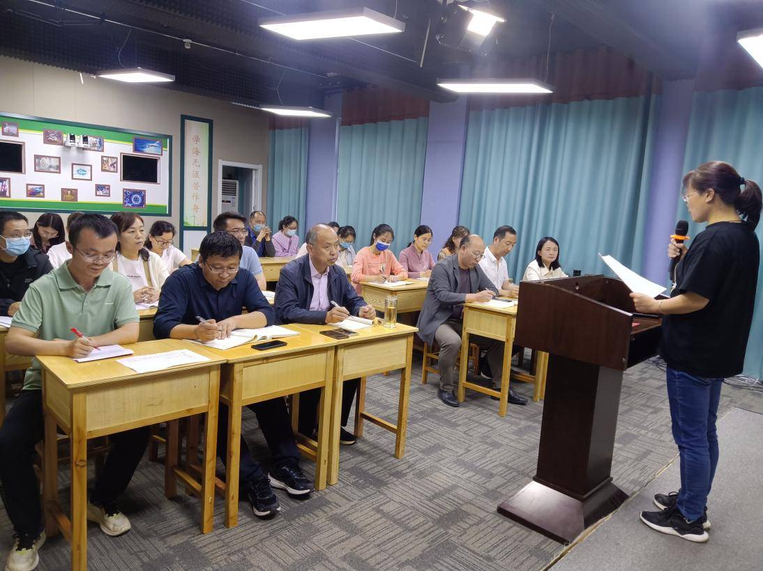 品读经典 启迪人生——濮阳市第三中学开展读书交流活动_作业_教学法