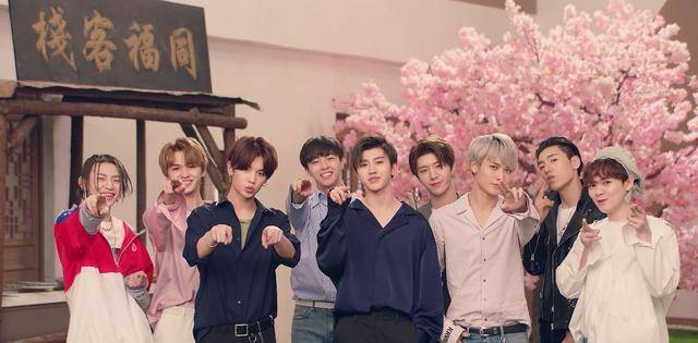 npc告别演唱会应援,蔡徐坤家开来3辆应援车,尤长靖妈妈粉好优秀_场馆