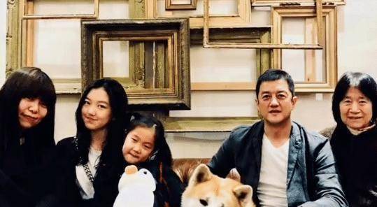 15岁李嫣和奶奶逛超市!