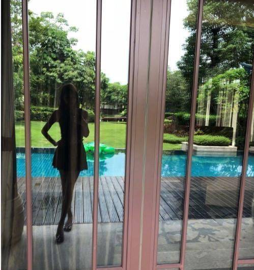 44岁杨恭如晒了一组泳装照,网友:身材好的人才敢这么穿!