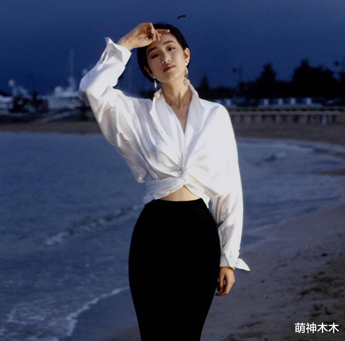 钟楚曦穿旗袍侧面大开,腋下肤色差好尴尬_巩俐_龚俊_明星